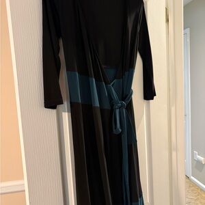 Jones Wear Black and Teal Long Sleeve Dress